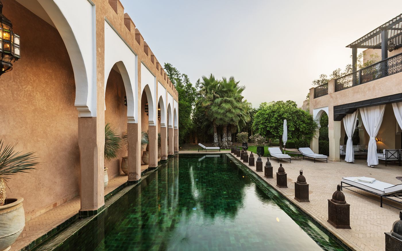 La piscine extérieure en zellige